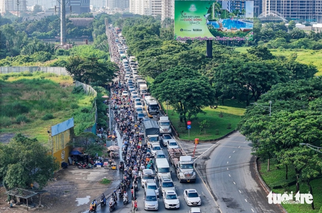 Tình trạng kẹt xe ùn tắc trên đường Nguyễn Hữu Thọ