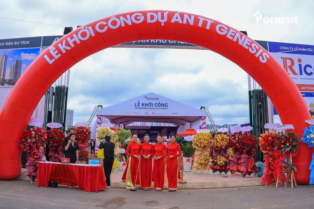 Nghi thức xúc cát động thổ thiêng liêng tại lễ khởi công TT Genesis