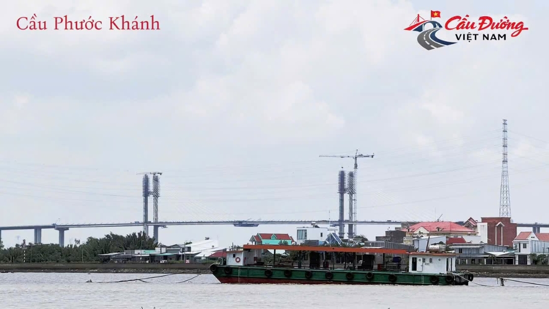 Toàn cảnh cầu Phước Khánh bắc qua sông Soài Ráp trên tuyến cao tốc Bến Lức Long Thành